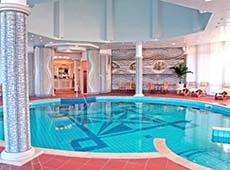 Шикарный бассейн в отеле «Роял Палас Хелена Сандс»