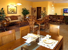 Уютная обстановка ресторана «Вилла Мария Ревас»