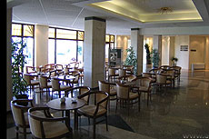 Обстановка ресторана в отеле «Ривьера Бич»