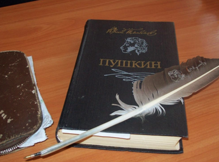 Мы — жители будущего, но чтим традиции и культуру наших предков. Сегодня во время сеанса связи с помощью нашего  новостного портала, нам пришла новость о том, что прошло 216 лет со Дня Рождения Александра Сергеевича Пушкина.