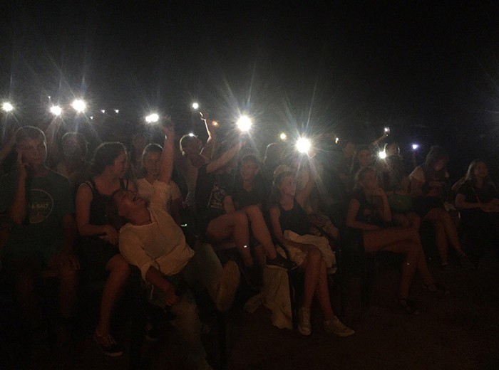 … песня от Жанны «Show must go on». Действительно шоу на земле Фэнтези-Лэнд и Only English продолжается!