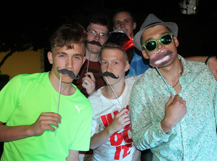 В честь победы мафиози была организована грандиозная вечеринка «GANGSTA PARTY»!