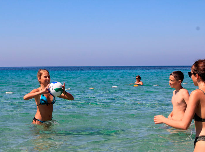Каждое утро мы проводим на море и занимаемся спортом, ведь для наших спецагентов очень важно держать себя в отличной физической форме! 