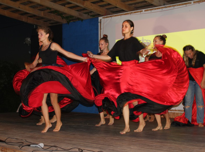 Кстати, знаменитый на весь мир страстный испанский танец фламенко зародился именно в романтичной Севильи.