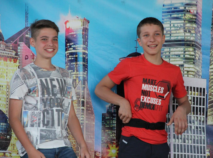 …веселых парней…