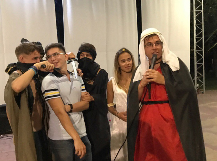 В конце концов, представители кельтского народа согласились спонсировать выкуп, и турки, пораженные стойкостью неприятеля, нагруженные  сокровищами, отступили от стен Константинополя. Но надолго ли?