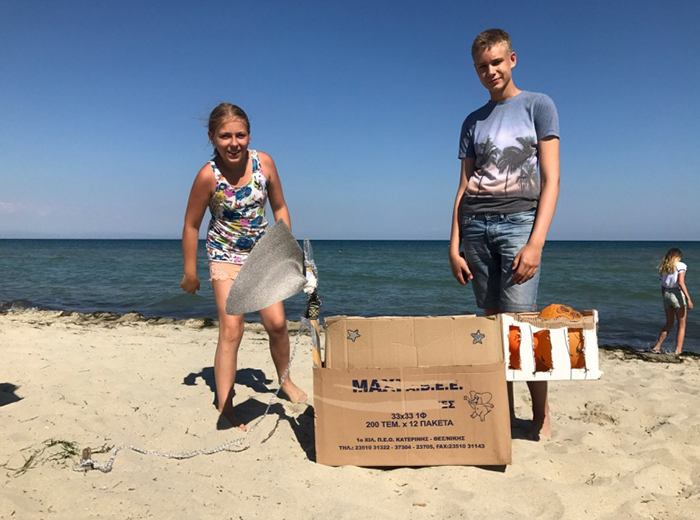 Наши знаменитые конструкторы Дарья и Дима построили корабль «Тамплиерский Титаник», который готов уничтожить всех врагов на своем пути.