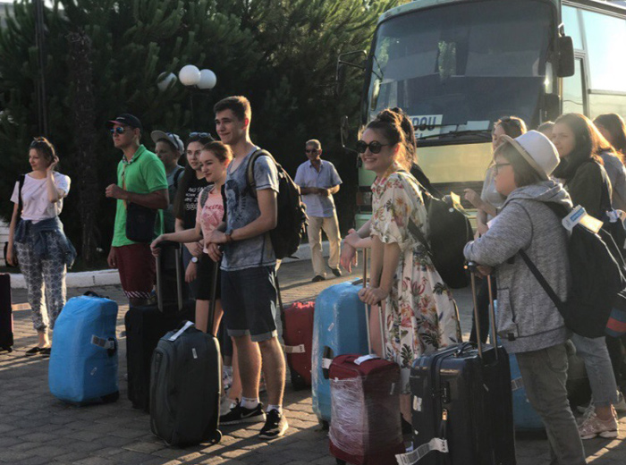 … нужно ли выступать в новый крестовый поход. Уставшие с дороги, путники из королевской свиты, тем не менее, были приятно удивлены радушным приемом в Ватикане. 