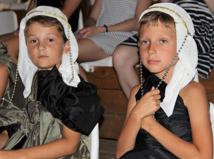 Для его поддержки собрались главные мудрецы государства.