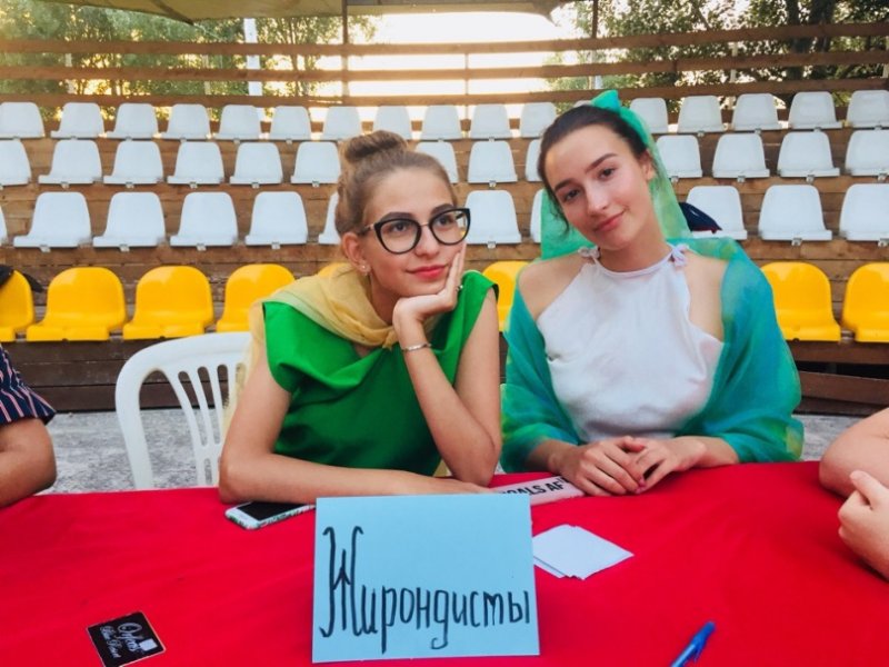В Национальном конвенте представители разных политических клубов оказались под дулами якобинских пушек... 