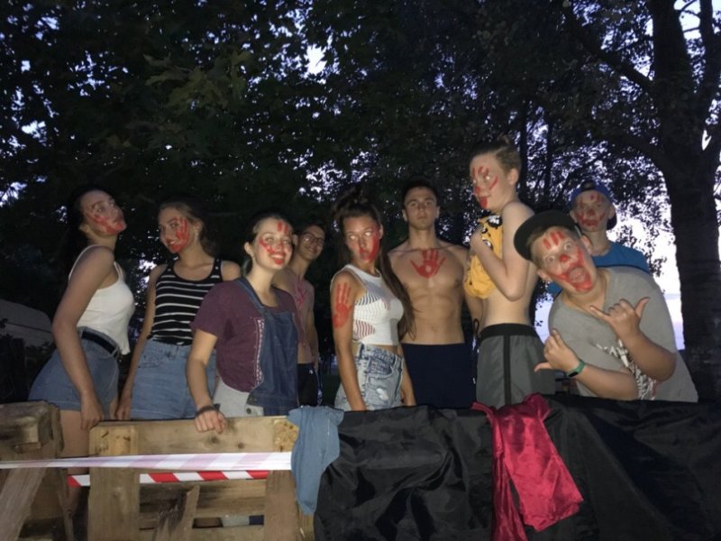 Однако члены якобинского клуба не планировали отдавать власть, которая и так непросто им досталась, без борьбы!