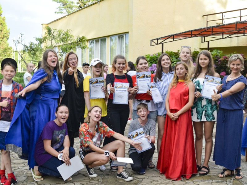 Все участники баттла Ордена Лицедеев в сборе. Соревнования закончены, и ребята очень рады, что они снова могут действовать одноой командой!