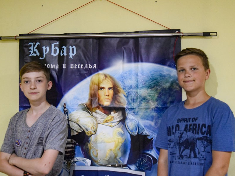 Тематическая зона дискотеки «Hero club» стартовала. Адепты могут сфотографироваться c изображениями богов своего ордена.