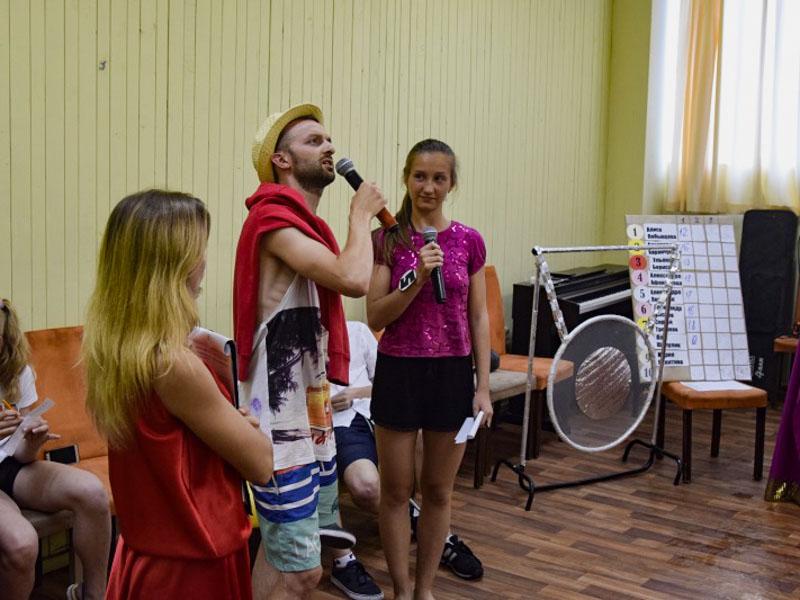 В последний этап прошли всего 3 участника. Теперь им необходимо было озвучить отрывок из мультфильма! Это была полная импровизация. В итоге два участника набрали одинаковое количество баллов.