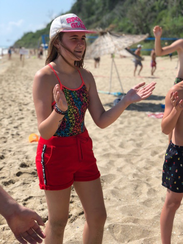 На пляже жители Матрицы тренировали свои творческие навыки: фото, танцы…