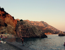 Пляжи Черногории Рафаиловичи и Бечичи расположены в одной бухте
