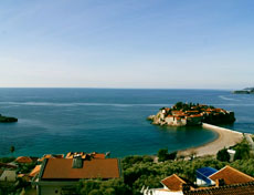 Один из лучших диких пляжей Под Спас подарит незабываемый отдых в Черногории