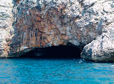 Голубая пещера на острове Мамула