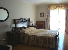Элегантная спальня для отдыха в Черногории в отеле "Романов"