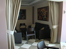 Столики в ресторане отеля "Романов"