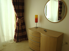 По-домашнему уютная обстановка апартаментов в отеле "Романов"
