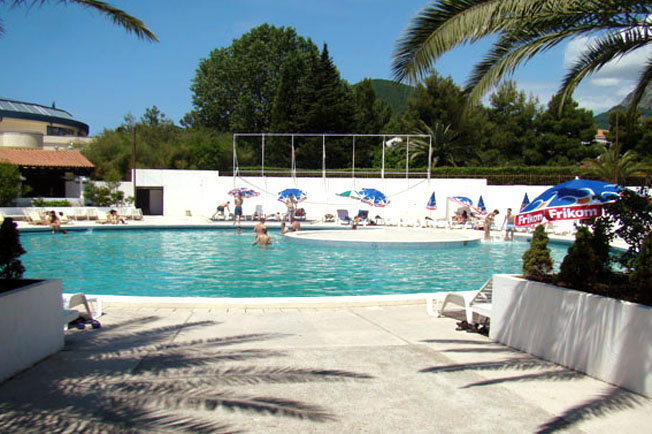  Slovenska Plaza - отель с бассейном в Черногории