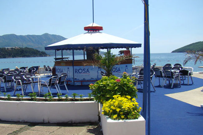  На пляже есть бар отеля Slovenska Plaza