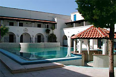 Отель с бассейном в Черногории Alexander