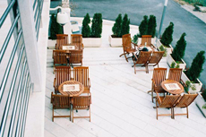  Столики на террасе ресторана отеля Amfora