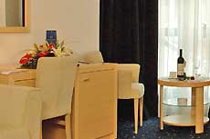 Обстановка гостиной в номере отеля Blue Star в Сутоморе