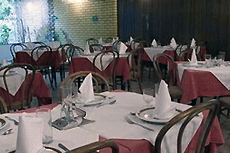  Уютные столики в ресторане отеля Castellastva