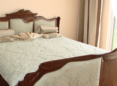  Французская кровать в спальне