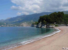 Вблизи отеля есть песчаный пляж Черногории
