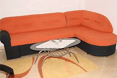  Удобный угловой диван в гостиной на вилле "Фризера"