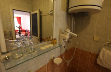 Качественная сантехника в ванной отеля "Адрович" в Черногории