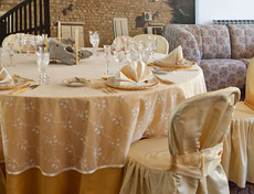 Красиво сервированный столик в ресторане отеля Palace Hotel