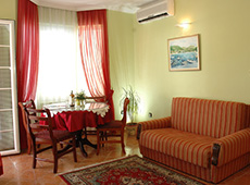 Апартамент в красных тонах на вилле в Петроваце