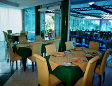 Интерьер ресторана отеля Sajo в Будве