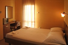 Французская кровать для отдыха на двоих в Черногории