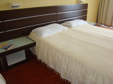  Двуспальная уютная кровать в номере