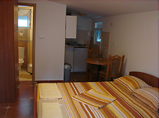  Двуспальная кровать для отдыха в Черногории в апартаментах виллы "Зеленый луг"