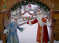 Дед Мороз и Снегурочка в своей резиденции