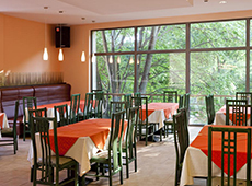 Ресторан с панорамным окном в отеле "Амелия" в Болгарии