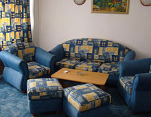 Мягкая мебель в номере отеля "Европа"