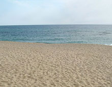 Песчаный пляж Болгарии неподалеку от отеля "Европа"