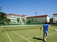 Корт для любителей тенниса в отеле «Еврика Бич Клуб»