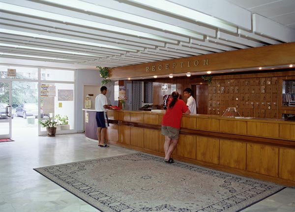 Стойка администратора в отеле "Камелия" в Болгарии