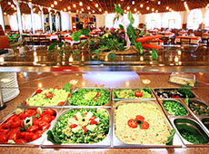 Блюда на шведском столе в отеле «Континенталь» в Болгарии
