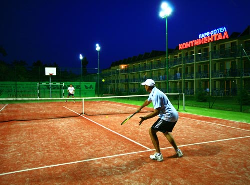 В отеле «Континенталь» вы можете сыграть в теннис