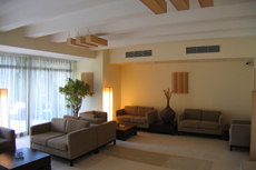 Мягкая мебель в холле отеля «Лотос»